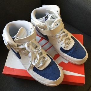 🔥🔥Men’s Nike Air Force one mid top sneakers 🔥